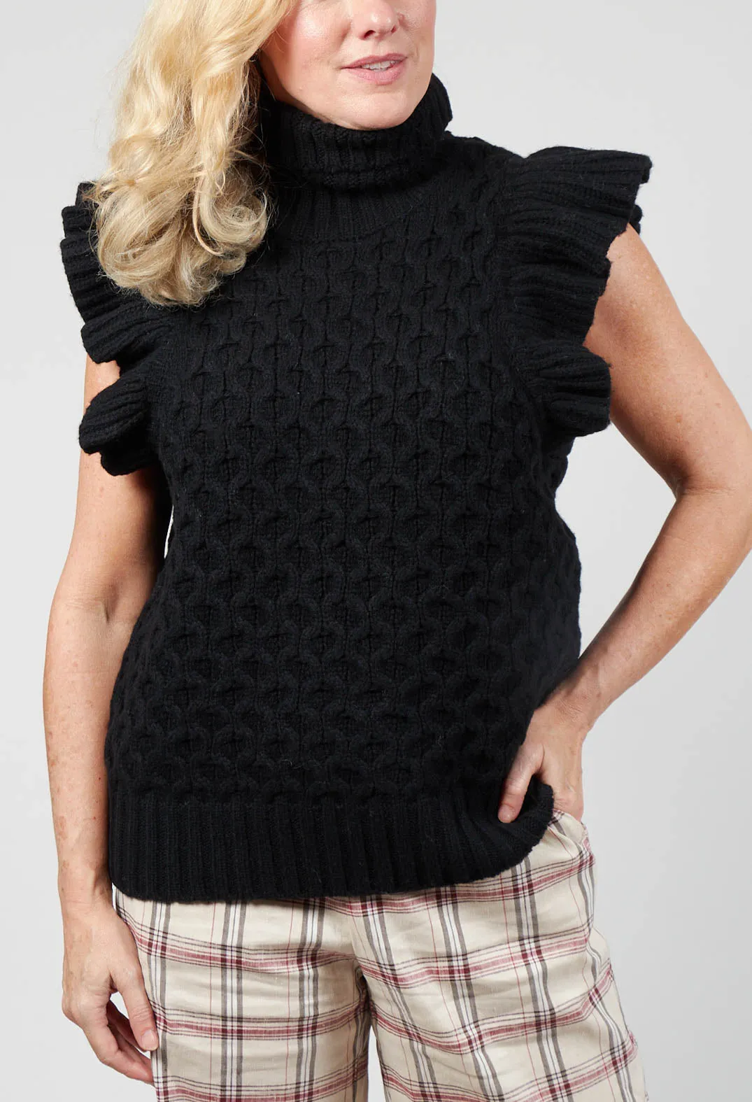 Britthie Vest in Black